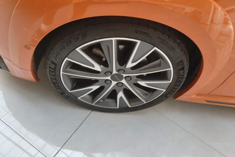 Used Lynk & Co 02 Hatchback 2021 2.0TD Halo Left Front Wheel Hub