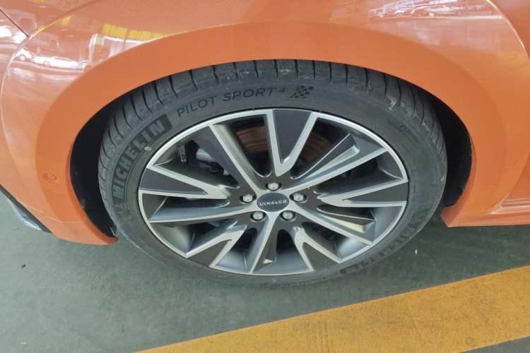 Used Lynk & Co 02 Hatchback 2021 2.0TD Halo Left Front Wheel Hub