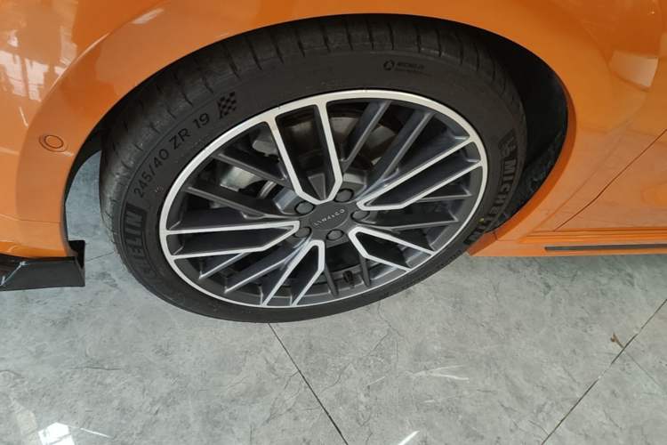 Used Lynk & Co 02 Hatchback 2021 2.0TD Halo Driving Control Kit Edition Left Front Wheel Hub