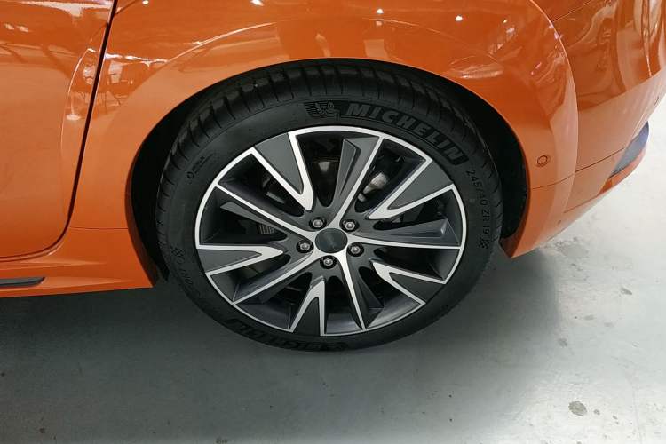 Used Lynk & Co 02 Hatchback 2021 2.0TD Halo Left Rear Wheel Hub