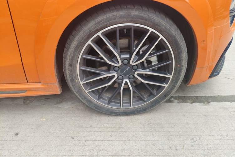 Used Lynk & Co 02 Hatchback 2021 2.0TD Halo Driving Control Kit Edition Right Front Wheel Hub