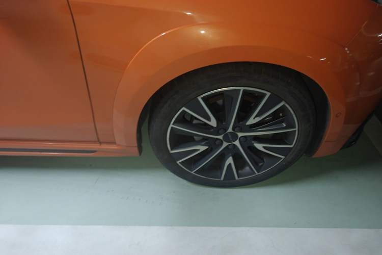 Used Lynk & Co 02 Hatchback 2021 2.0TD Halo Driving Control Kit Edition Right Front Wheel Hub