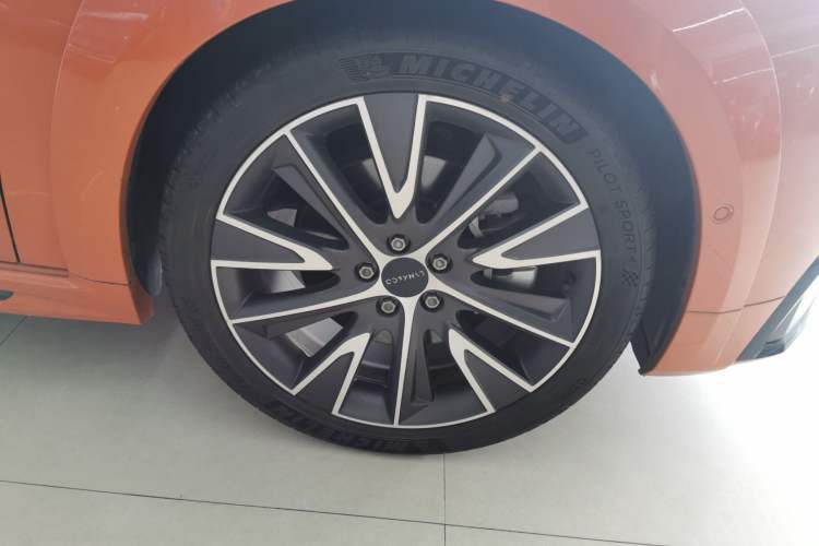 Used Lynk & Co 02 Hatchback 2021 2.0TD Halo Right Front Wheel Hub