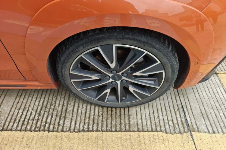Used Lynk & Co 02 Hatchback 2021 2.0TD Halo Right Front Wheel Hub