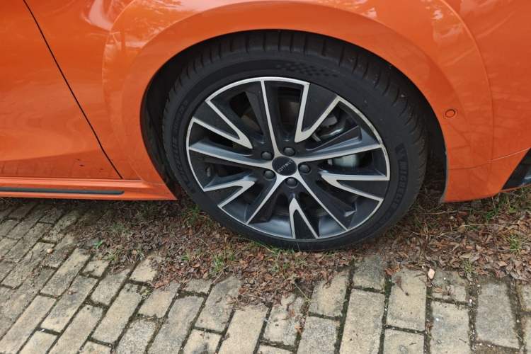 Used Lynk & Co 02 Hatchback 2021 2.0TD Halo Right Front Wheel Hub