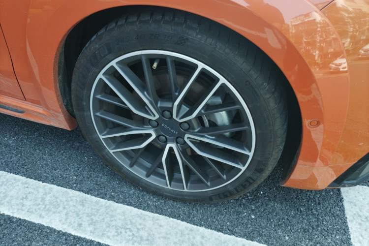 Used Lynk & Co 02 Hatchback 2021 2.0TD Halo Driving Control Kit Edition Right Front Wheel Hub