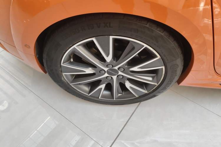 Used Lynk & Co 02 Hatchback 2021 2.0TD Halo Right Rear Wheel Hub