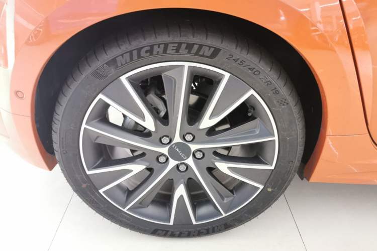 Used Lynk & Co 02 Hatchback 2021 2.0TD Halo Right Rear Wheel Hub