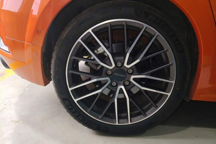Used Lynk & Co 02 Hatchback 2021 2.0TD Halo Driving Control Kit Edition Right Rear Wheel Hub