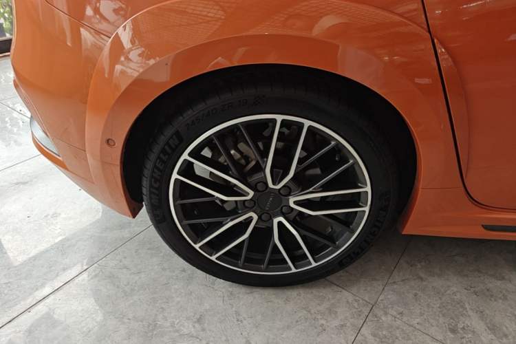 Used Lynk & Co 02 Hatchback 2021 2.0TD Halo Driving Control Kit Edition Right Rear Wheel Hub