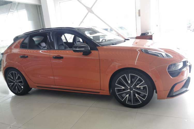 Used Lynk & Co 02 Hatchback 2021 2.0TD Halo Right Side