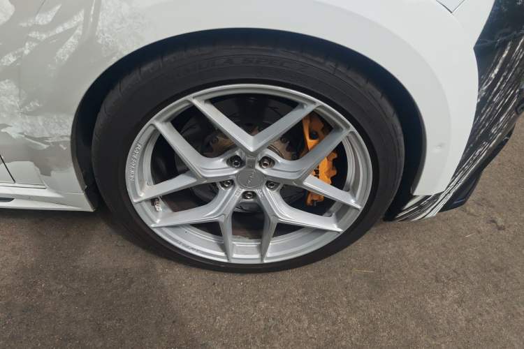 Used Lynk & Co 02 Hatchback 2021 2.0TD Halo Right Front Wheel Hub