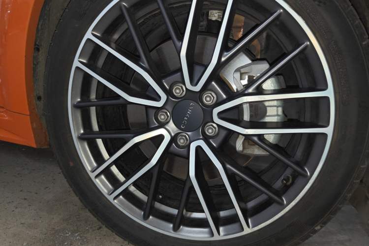 Used Lynk & Co 02 Hatchback 2021 2.0TD Halo Driving Control Kit Edition Right Front Wheel Hub