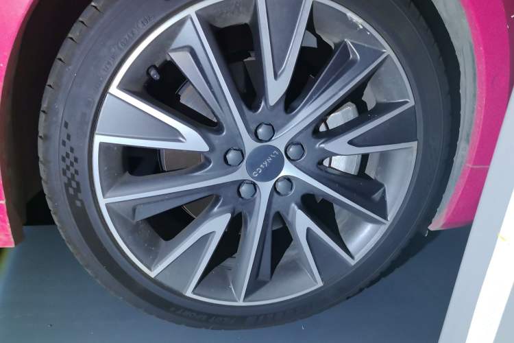 Used Lynk & Co 02 Hatchback 2021 2.0TD Halo Right Front Wheel Hub