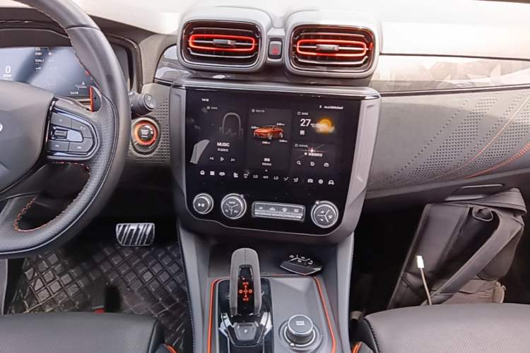Used Lynk & Co 02 Hatchback 2021 2.0TD Halo Driving Control Kit Edition Audio And AC Panel