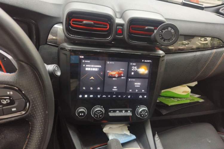 Used Lynk & Co 02 Hatchback 2021 2.0TD Halo Driving Control Kit Edition Audio And AC Panel