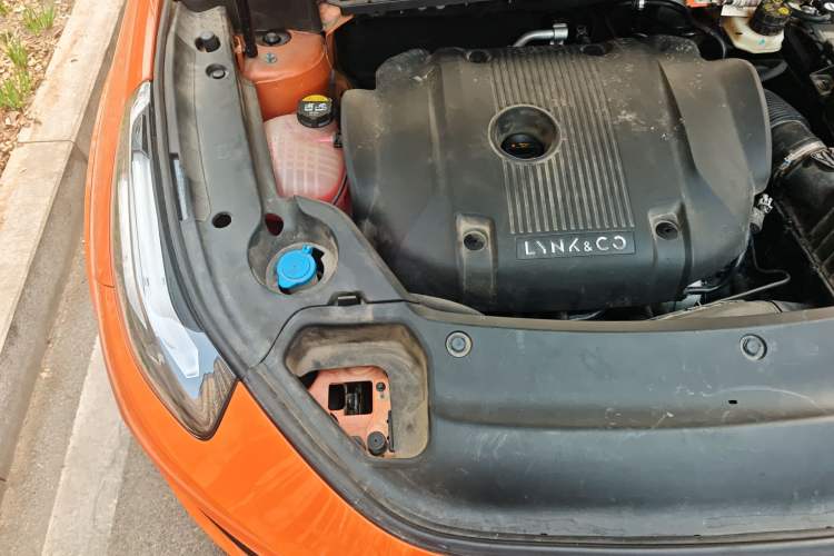 Used Lynk & Co 02 Hatchback 2021 2.0TD Halo Engine Bay Right