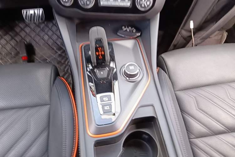 Used Lynk & Co 02 Hatchback 2021 2.0TD Halo Driving Control Kit Edition Gear Lever