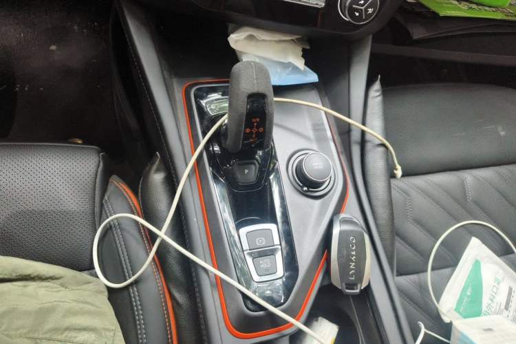Used Lynk & Co 02 Hatchback 2021 2.0TD Halo Driving Control Kit Edition Gear Lever