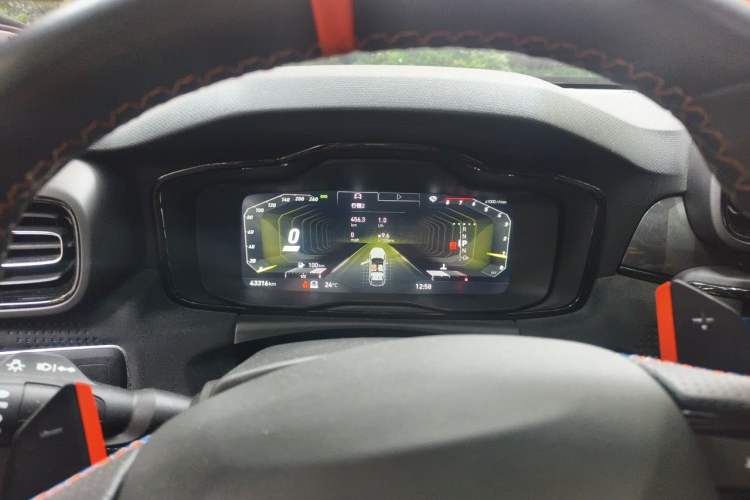 Used Lynk & Co 02 Hatchback 2021 2.0TD Halo Driving Control Kit Edition Instrument Cluster