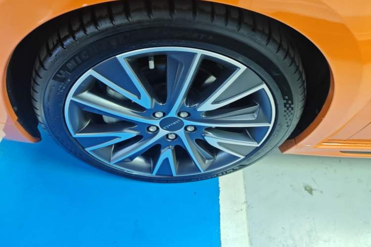 Used Lynk & Co 02 Hatchback 2021 2.0TD Halo Left Front Wheel Hub