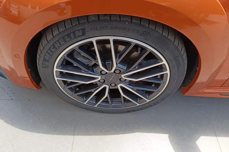 Used Lynk & Co 02 Hatchback 2021 2.0TD Halo Driving Control Kit Edition Left Front Wheel Hub