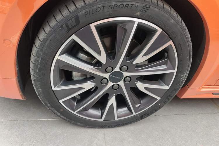 Used Lynk & Co 02 Hatchback 2021 2.0TD Halo Left Front Wheel Hub