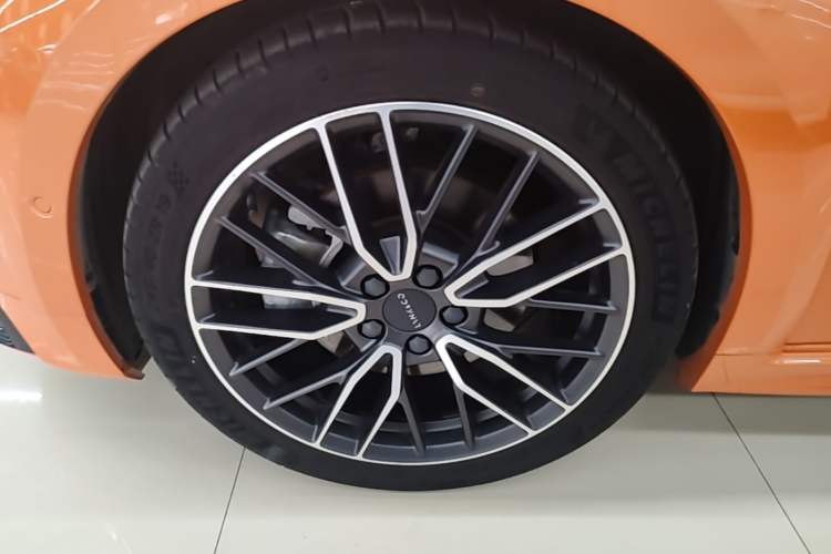Used Lynk & Co 02 Hatchback 2021 2.0TD Halo Driving Control Kit Edition Left Front Wheel Hub