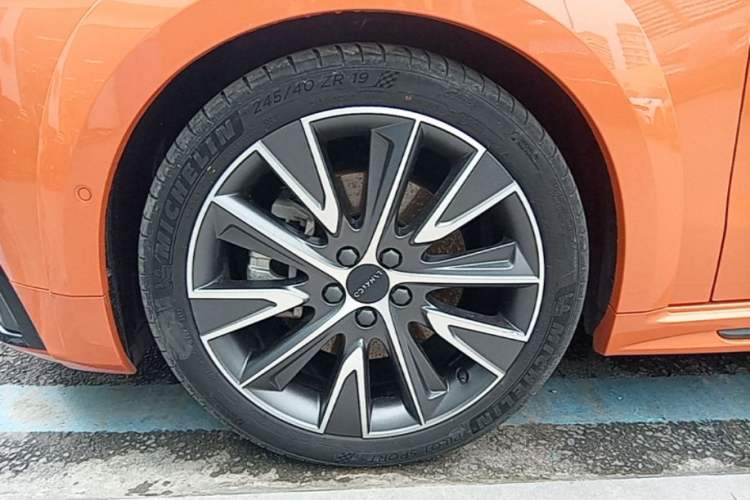 Used Lynk & Co 02 Hatchback 2021 2.0TD Halo Left Front Wheel Hub