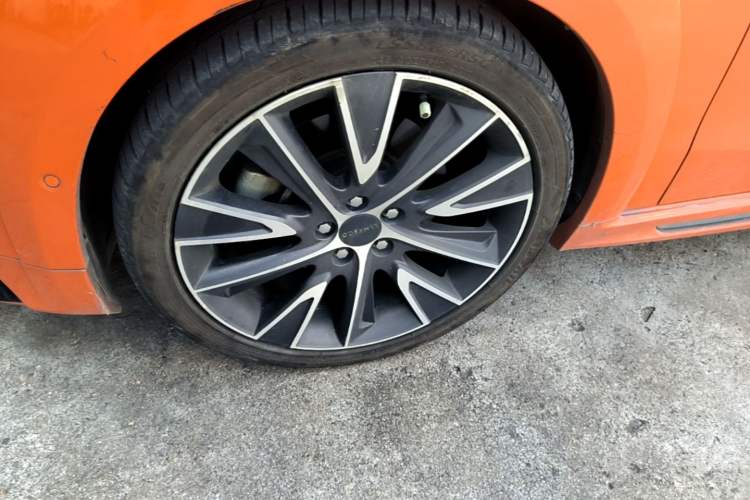 Used Lynk & Co 02 Hatchback 2021 2.0TD Halo Left Front Wheel Hub