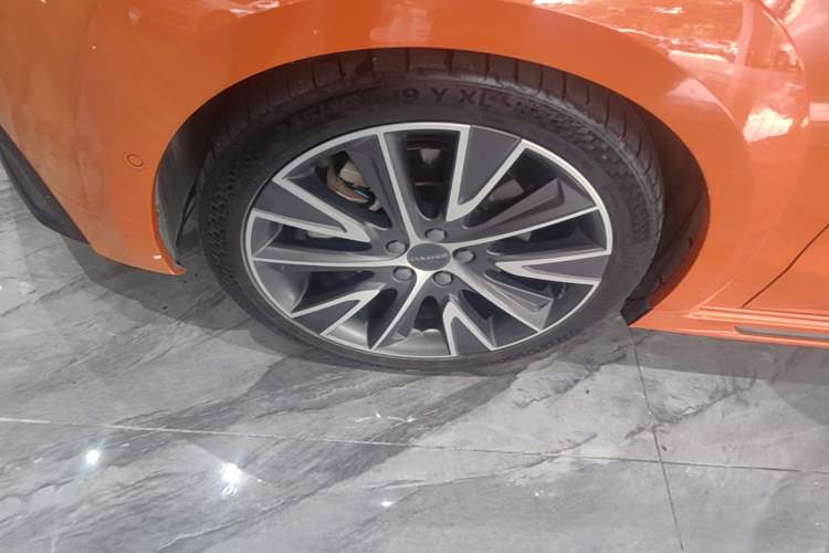 Used Lynk & Co 02 Hatchback 2021 2.0TD Halo Left Front Wheel Hub