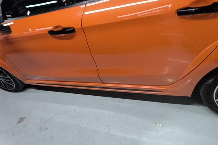 Used Lynk & Co 02 Hatchback 2021 2.0TD Halo Driving Control Kit Edition Left Side Sill