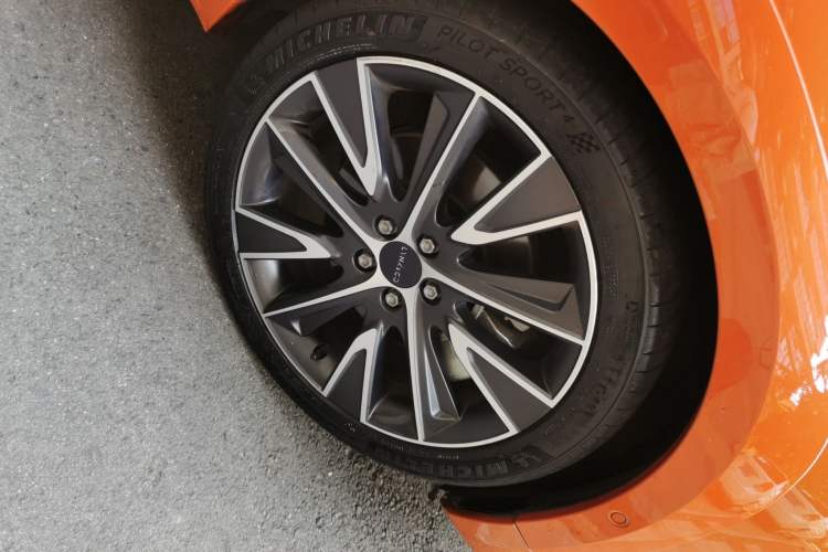 Used Lynk & Co 02 Hatchback 2021 2.0TD Halo Right Front Wheel Hub
