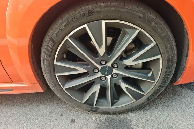 Used Lynk & Co 02 Hatchback 2021 2.0TD Halo Right Front Wheel Hub