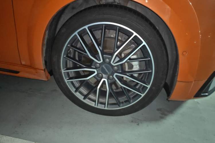 Used Lynk & Co 02 Hatchback 2021 2.0TD Halo Driving Control Kit Edition Right Front Wheel Hub