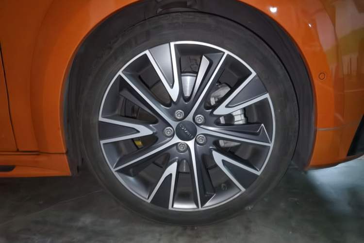 Used Lynk & Co 02 Hatchback 2021 2.0TD Halo Right Front Wheel Hub