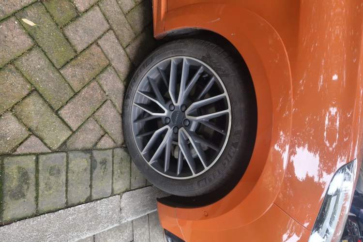 Used Lynk & Co 02 Hatchback 2021 2.0TD Halo Driving Control Kit Edition Right Front Wheel Hub