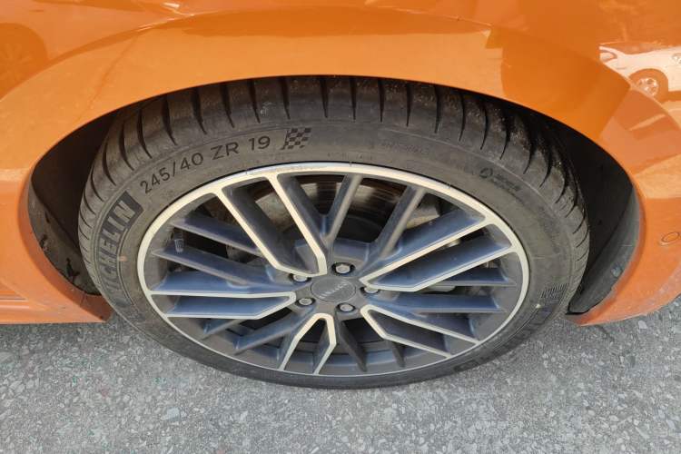 Used Lynk & Co 02 Hatchback 2021 2.0TD Halo Driving Control Kit Edition Right Front Wheel Hub