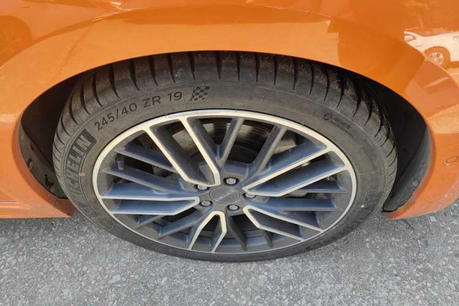 Used Lynk & Co 02 Hatchback 2021 2.0TD Halo Driving Control Kit Edition Right Front Wheel Hub