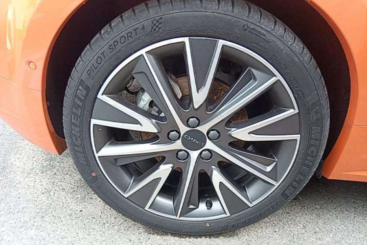 Used Lynk & Co 02 Hatchback 2021 2.0TD Halo Right Rear Wheel Hub