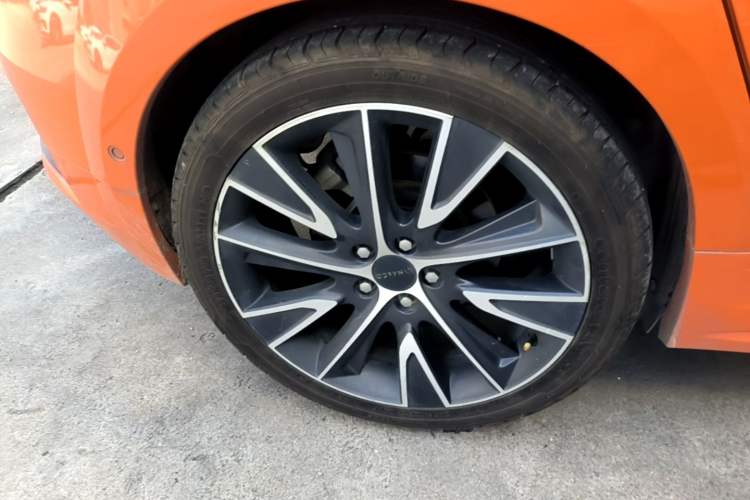 Used Lynk & Co 02 Hatchback 2021 2.0TD Halo Right Rear Wheel Hub