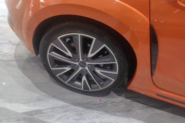 Used Lynk & Co 02 Hatchback 2021 2.0TD Halo Right Rear Wheel Hub
