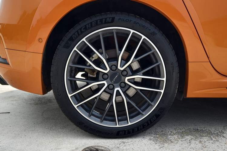 Used Lynk & Co 02 Hatchback 2021 2.0TD Halo Right Rear Wheel Hub