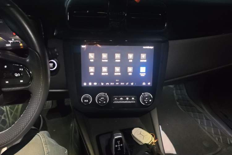 Used Lynk & Co 02 Hatchback 2022 2.0TD Pro Audio And AC Panel
