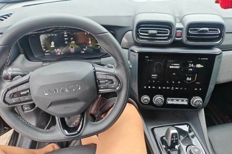 Used Lynk & Co 02 Hatchback 2022 2.0TD Pro Center Console