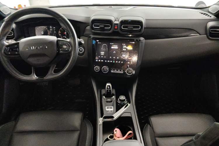 Used Lynk & Co 02 Hatchback 2022 2.0TD Pro Center Console