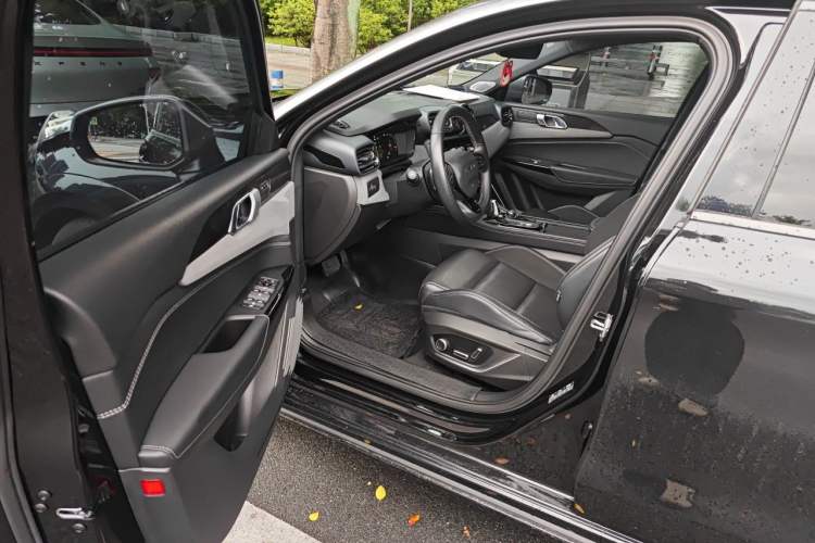 Used Lynk & Co 02 Hatchback 2022 2.0TD Pro Driver Seat