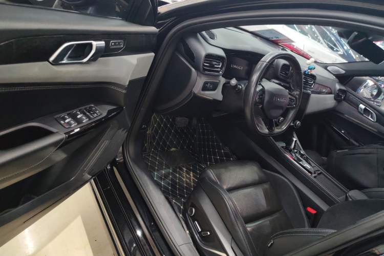 Used Lynk & Co 02 Hatchback 2022 2.0TD Pro Driver Seat