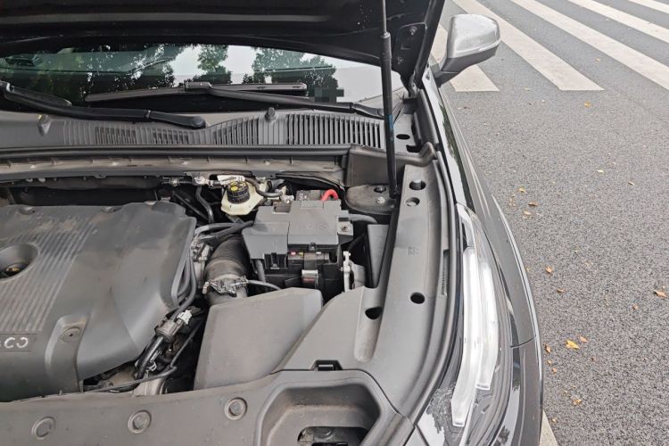 Used Lynk & Co 02 Hatchback 2022 2.0TD Pro Engine Bay Left