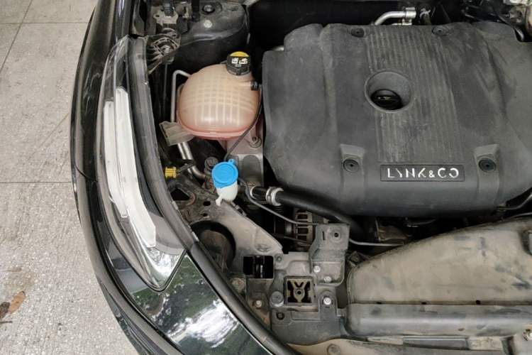 Used Lynk & Co 02 Hatchback 2022 2.0TD Pro Engine Bay Right